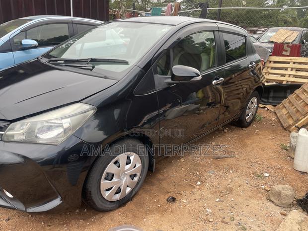 Toyota Vitz 1.3 AWD 5dr 2015 Black