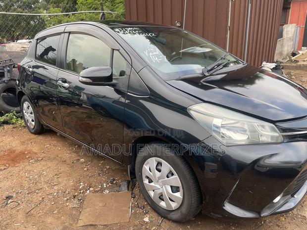 Toyota Vitz 1.3 AWD 5dr 2015 Black