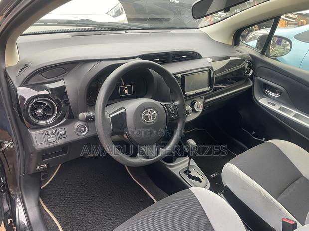 Toyota Vitz 1.3 AWD 5dr 2015 Black