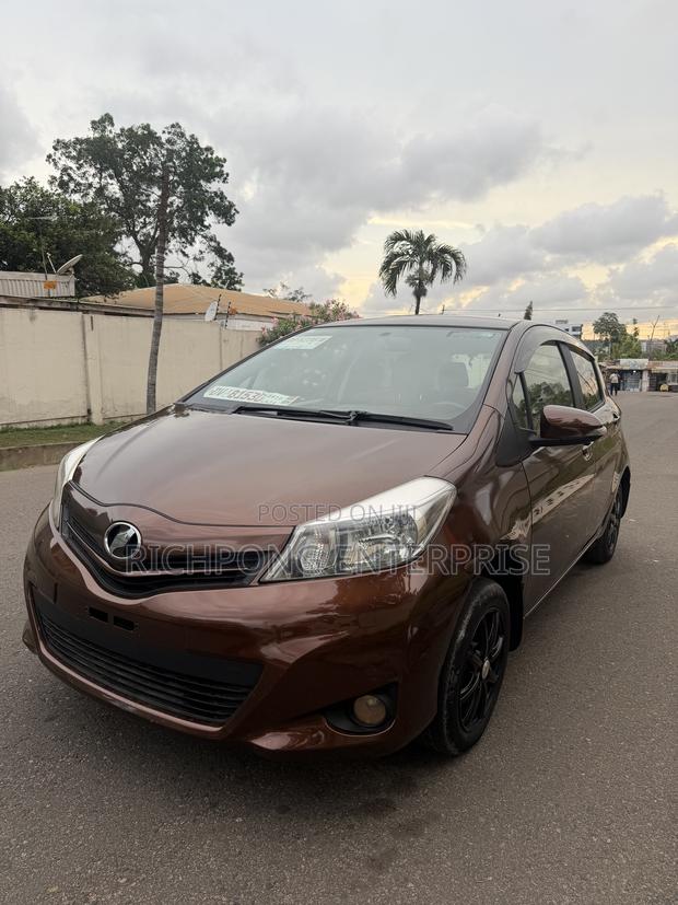 Toyota Vitz 1.5 FWD 5dr 2013 Brown