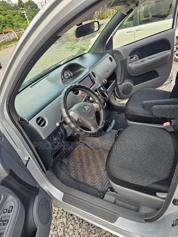 Toyota Sienta 1.5 FWD 2013 Silver