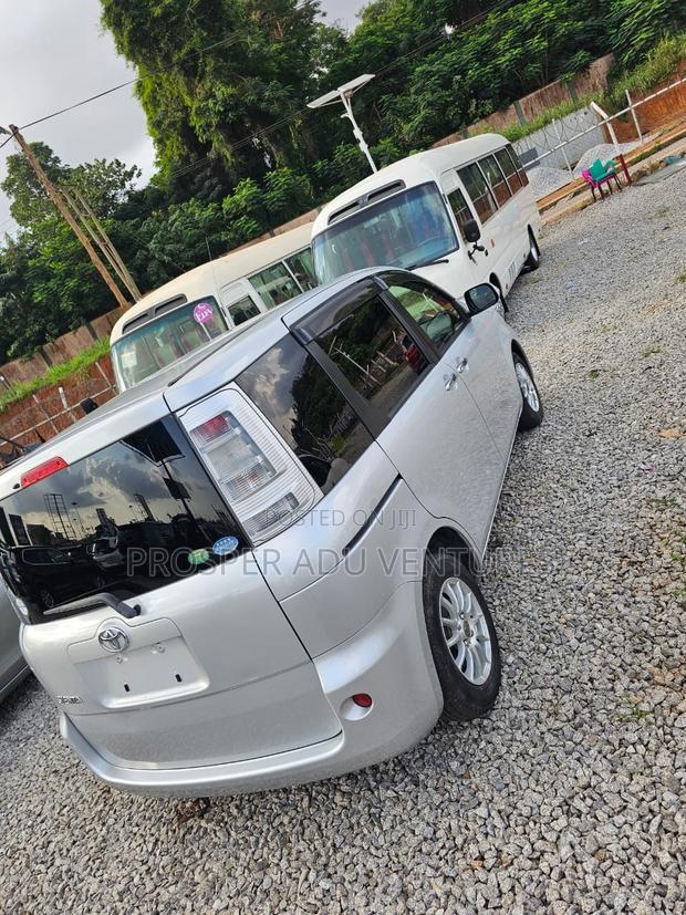 Toyota Sienta 1.5 FWD 2013 Silver