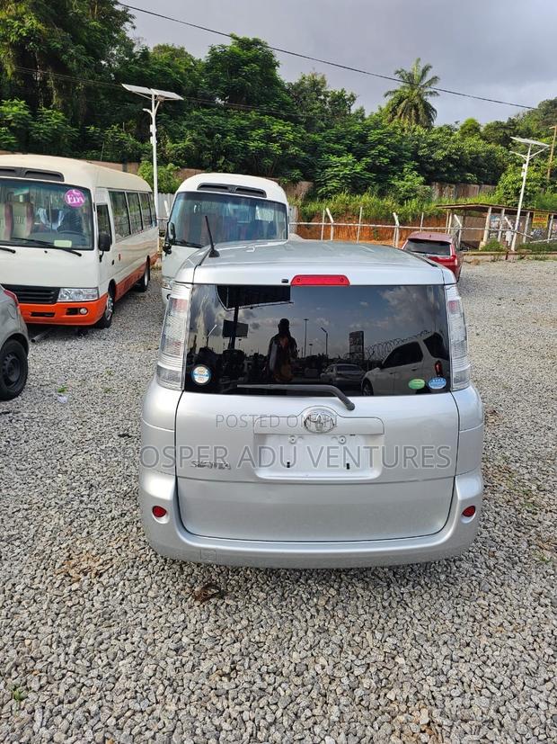 Toyota Sienta 1.5 FWD 2013 Silver