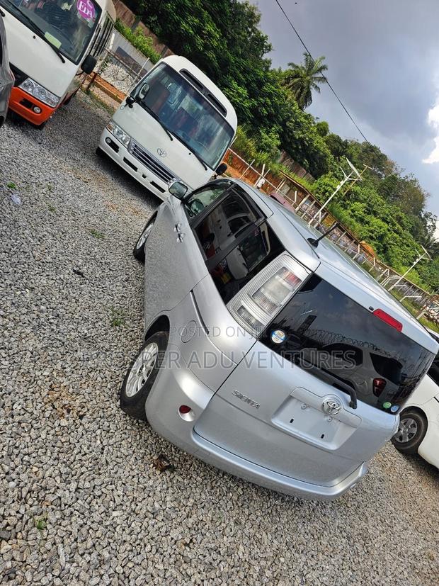 Toyota Sienta 1.5 FWD 2013 Silver