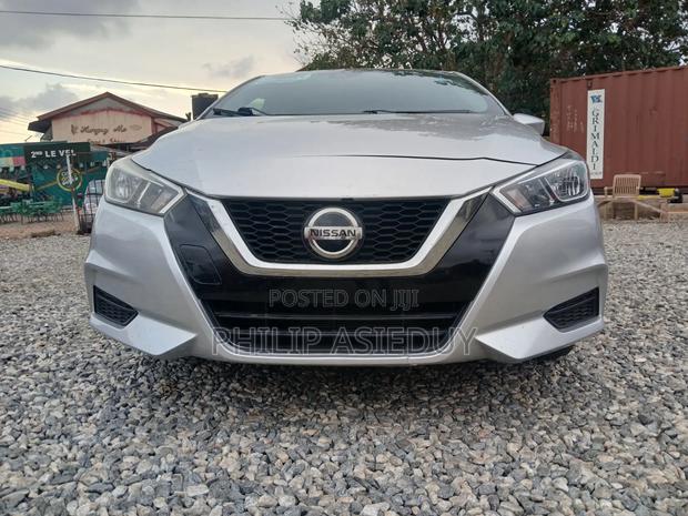 Nissan Versa SV 2022 Silver