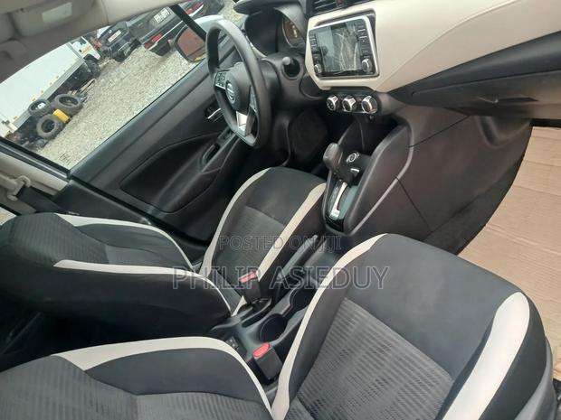 Nissan Versa SV 2022 Silver