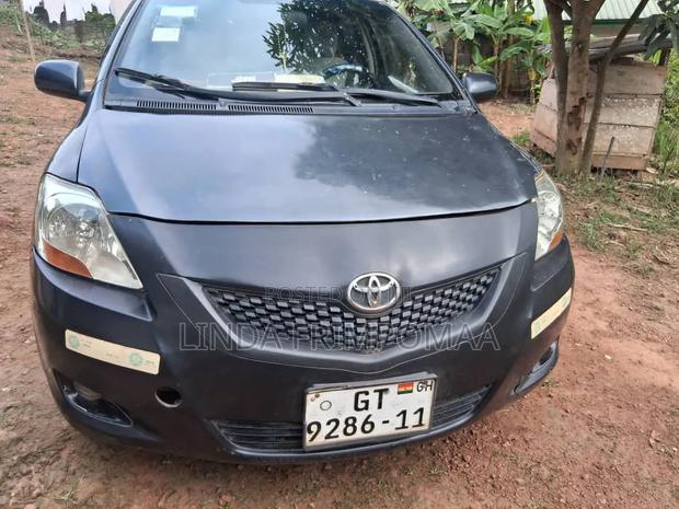Toyota Yaris Base Sedan 4dr 2010 Blue