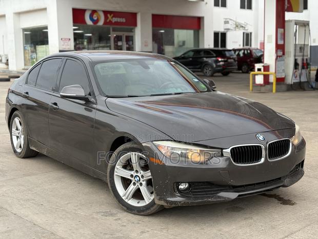 BMW 320i Sedan RWD 2015 Brown