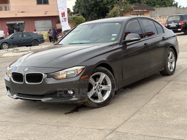 BMW 320i Sedan RWD 2015 Brown