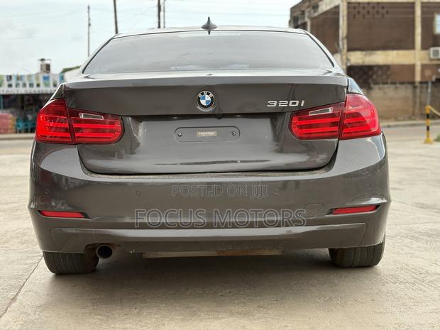 BMW 320i Sedan RWD 2015 Brown