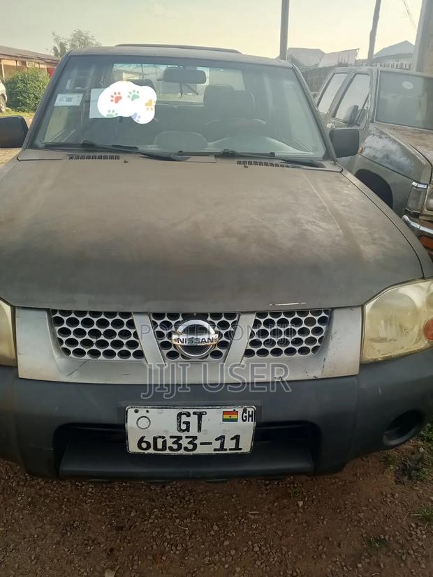 Nissan Hardbody 2011 Silver