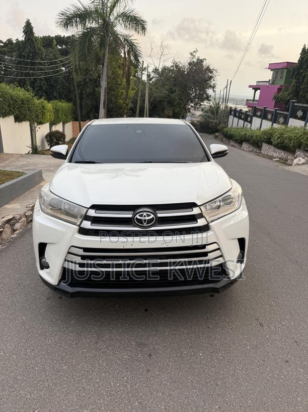 Toyota Highlander LE 4x4 V6 (3.5L 6cyl 8A) 2018 White