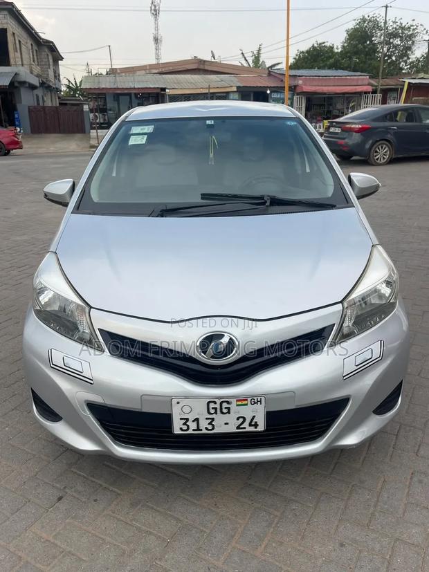 Toyota Vitz 1.3 FWD 3dr 2012 Silver
