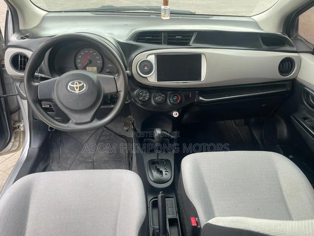 Toyota Vitz 1.3 FWD 3dr 2012 Silver