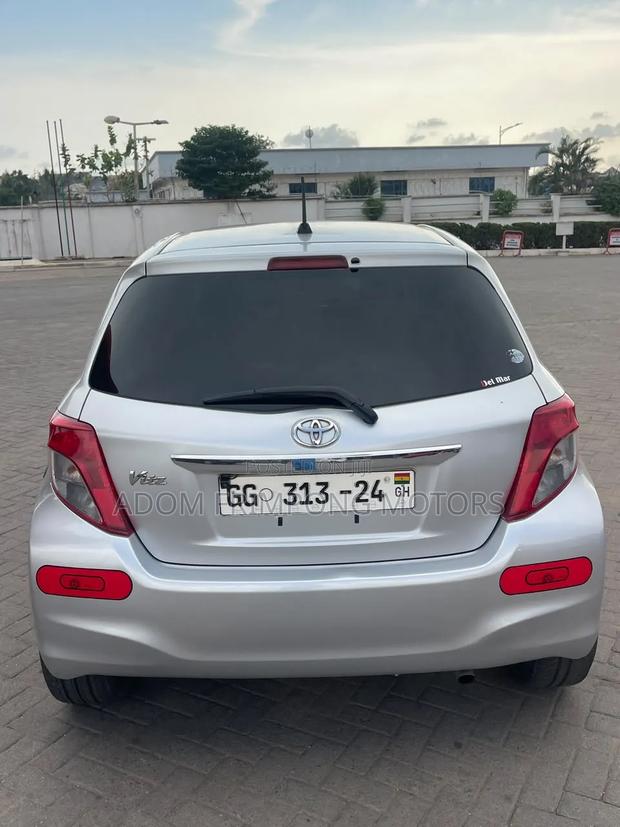 Toyota Vitz 1.3 FWD 3dr 2012 Silver