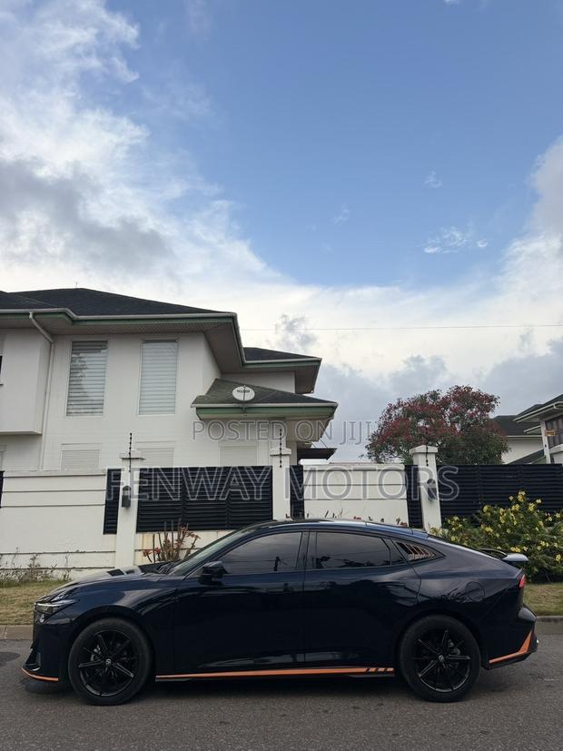Changan UNI-V 2.0 Petrol FWD 2023 Black