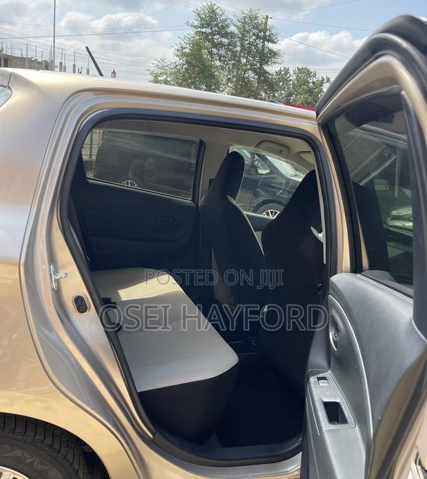 Toyota Vitz 2015