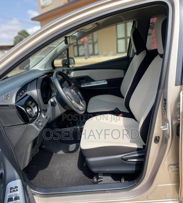 Toyota Vitz 2015