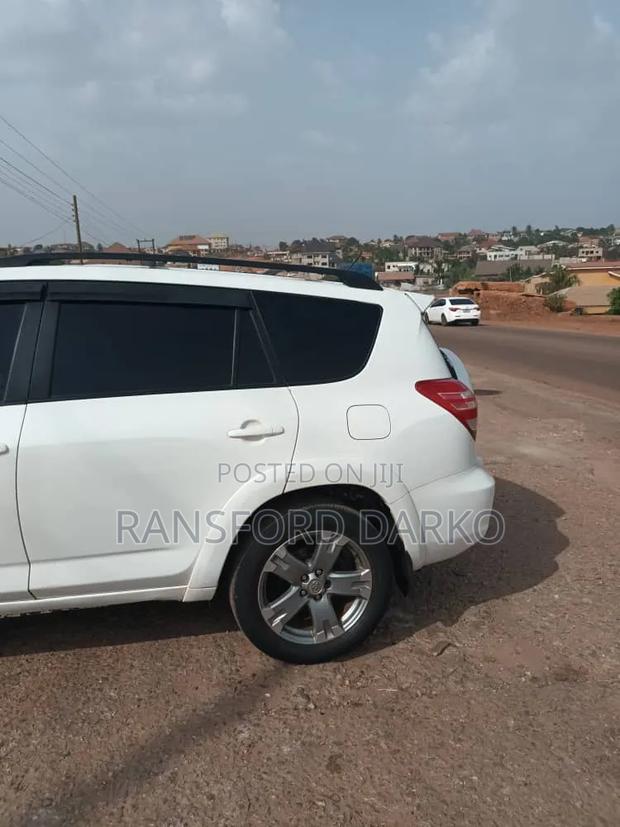 Toyota RAV4 2010 White