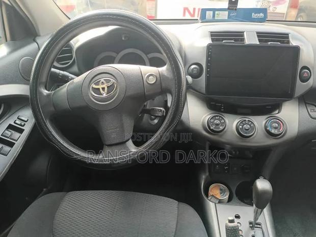 Toyota RAV4 2010 White
