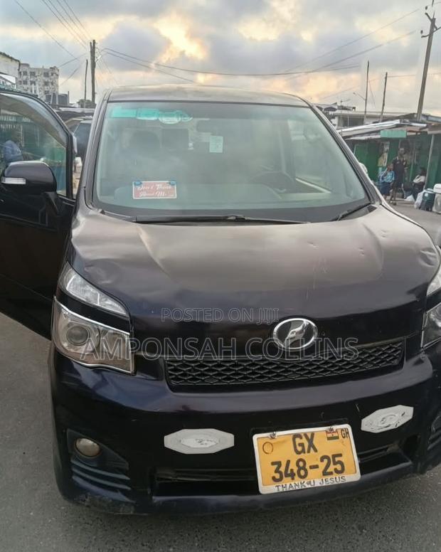 Toyota Voxy 2013 Black