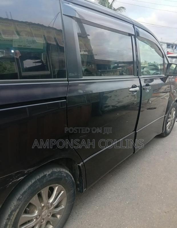Toyota Voxy 2013 Black