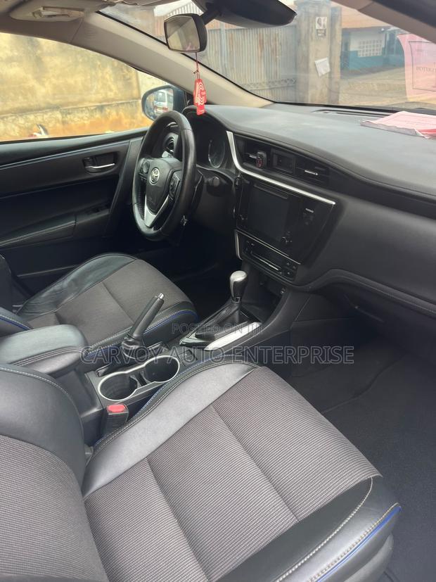 Toyota Corolla SE 4dr Sedan (1.8L 4cyl CVT) 2017 Blue