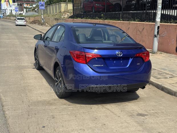 Toyota Corolla SE (1.8L 4cyl 2A) 2018 Blue
