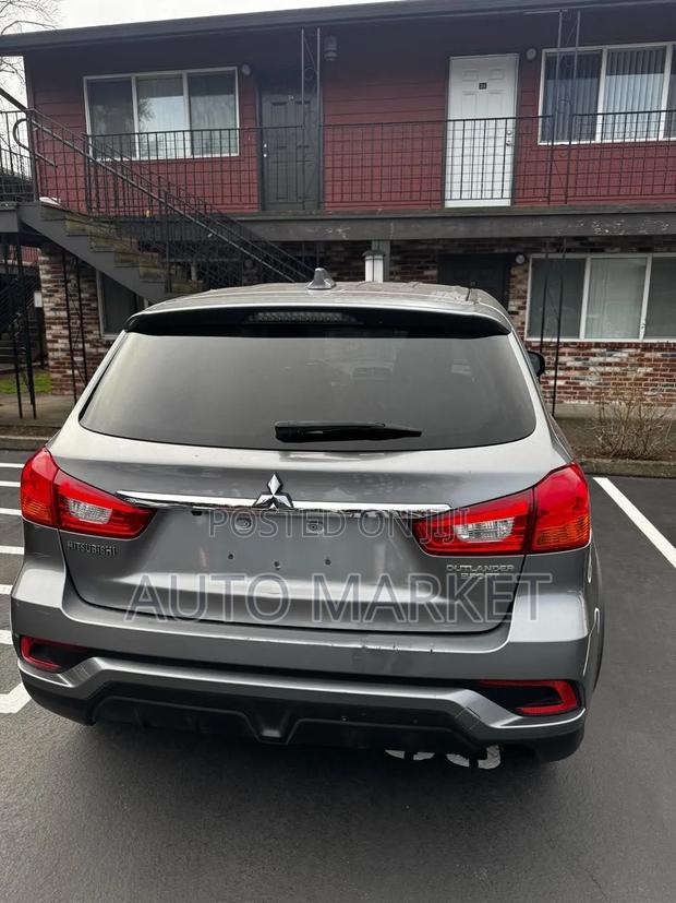 Mitsubishi Outlander SE 4dr SUV (2.4L 4cyl CVT) 2015 Gray