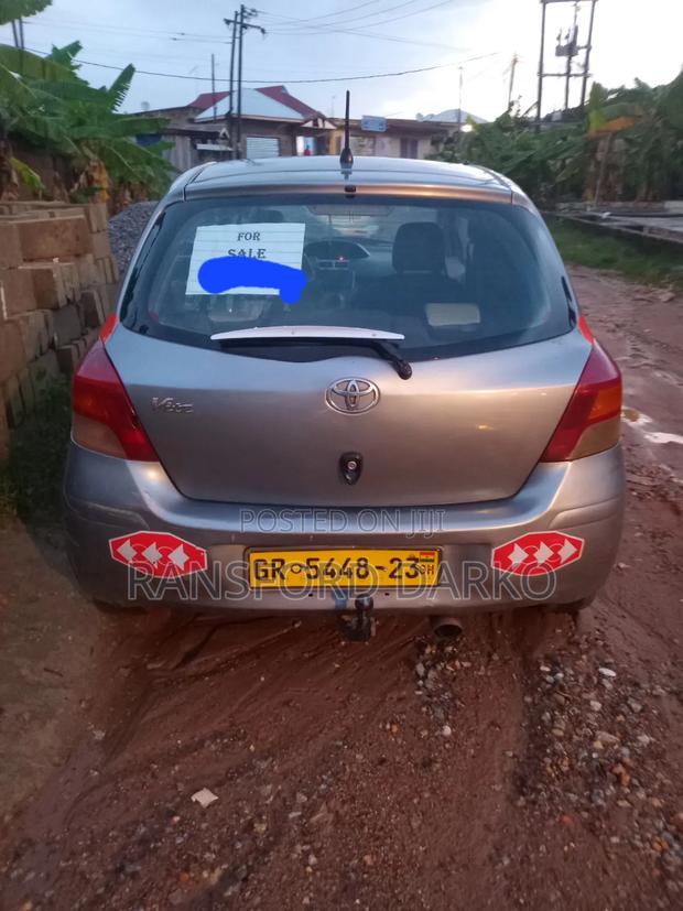 Toyota Vitz 2010 Gray
