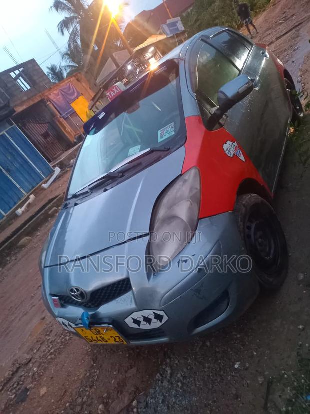 Toyota Vitz 2010 Gray