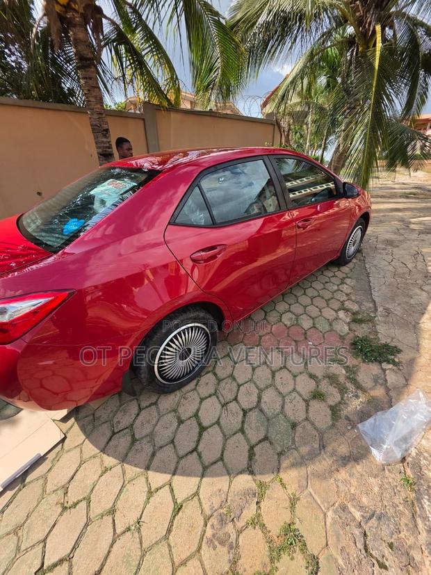 Toyota Corolla 2016 Red