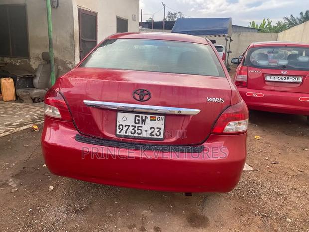 Toyota Yaris Base Sedan 4dr 2010 Red