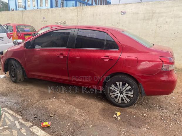 Toyota Yaris Base Sedan 4dr 2010 Red