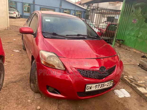 Toyota Yaris Base Sedan 4dr 2010 Red