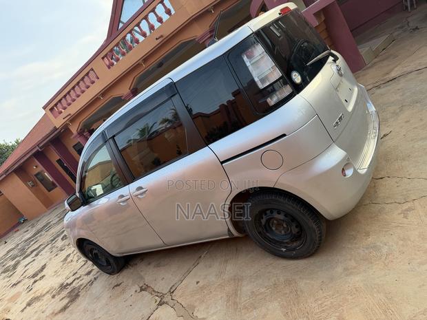 Toyota Sienta 1.5 FWD 2015 Silver