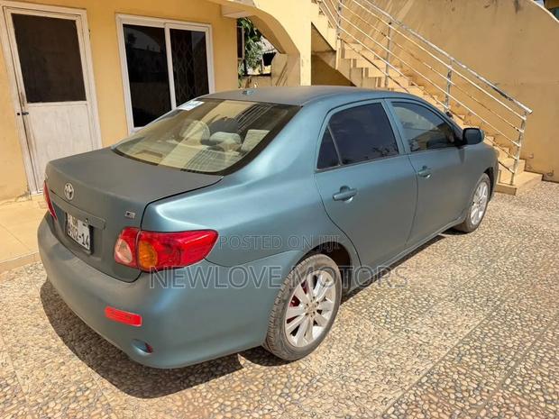 Toyota Corolla LE 4dr Sedan (1.8L 4cyl 4A) 2010 White