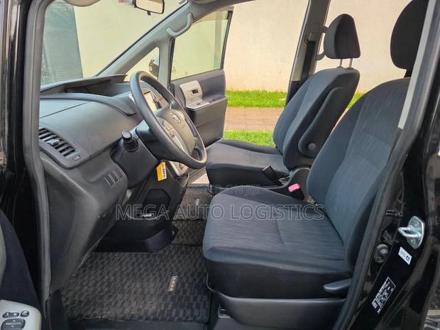 Toyota Voxy X 2WD 8-Seater 2013 Matt Black