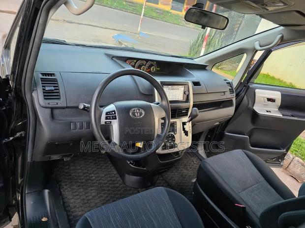 Toyota Voxy X 2WD 8-Seater 2013 Matt Black