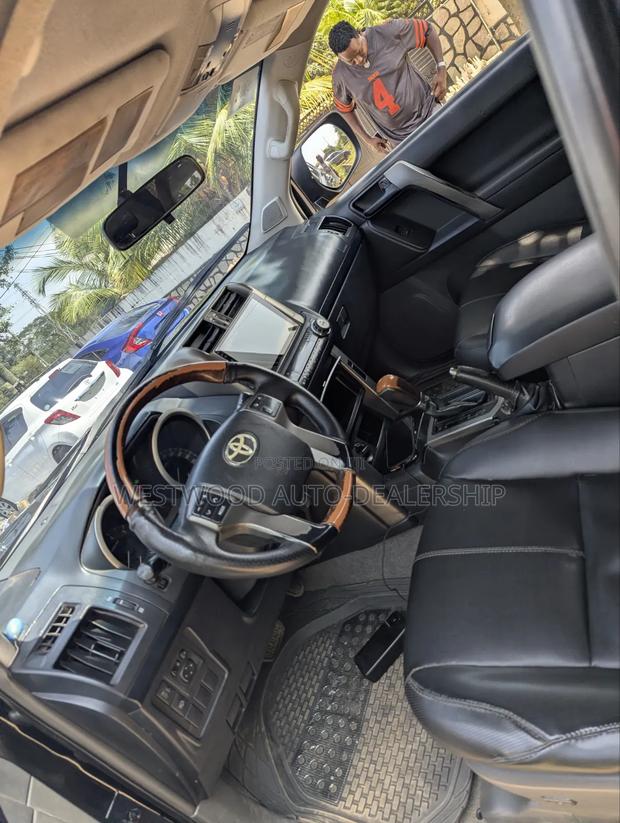 Toyota Land Cruiser Prado 2.7 i 2012 Black