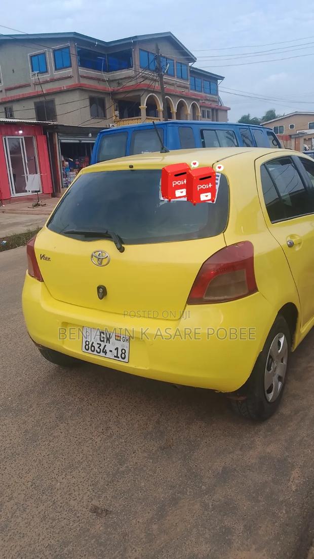 Toyota Vitz 2010 Yellow