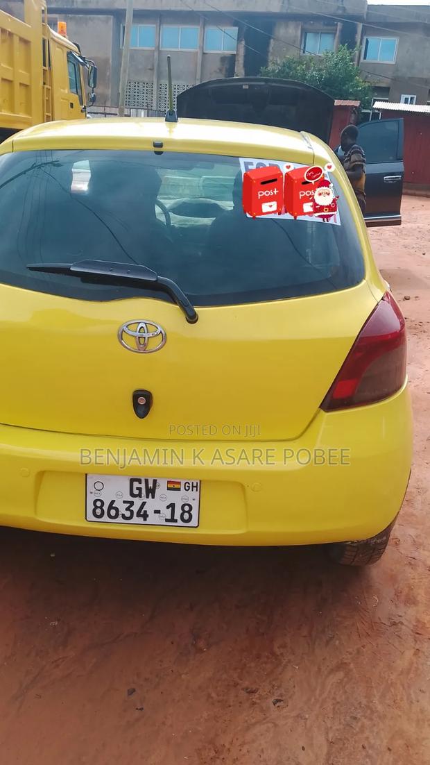 Toyota Vitz 2010 Yellow