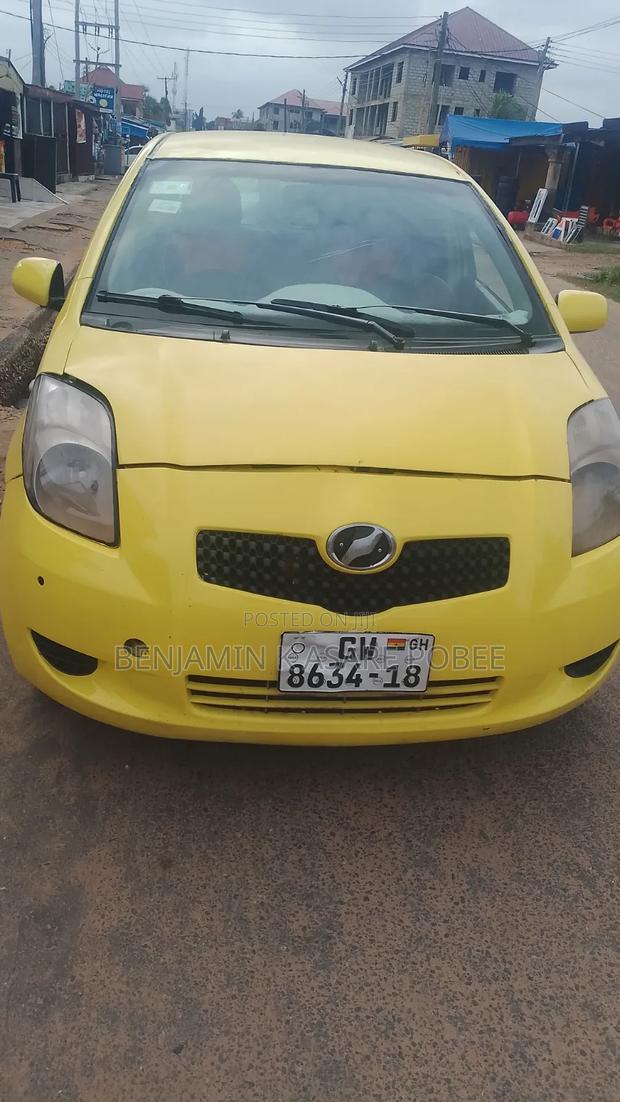 Toyota Vitz 2010 Yellow