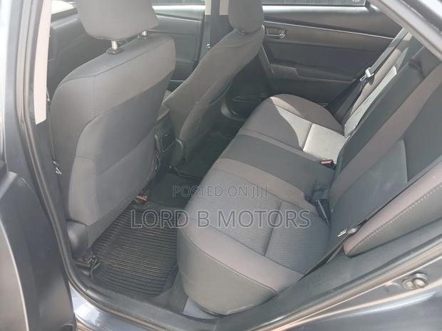 Toyota Corolla LE 4dr Sedan (1.8L 4cyl CVT) 2017 Gray