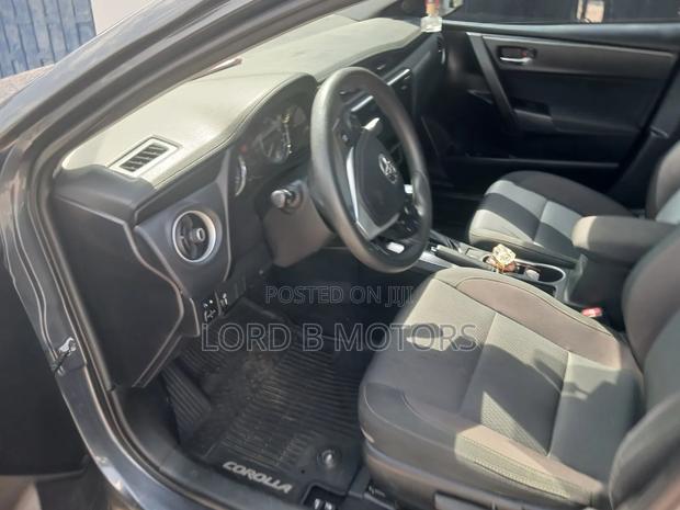 Toyota Corolla LE 4dr Sedan (1.8L 4cyl CVT) 2017 Gray