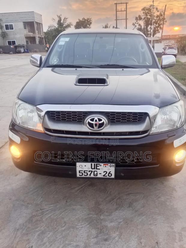 Toyota Hilux 2013 Black