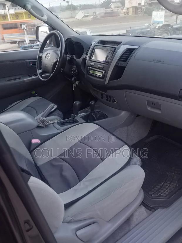 Toyota Hilux 2013 Black