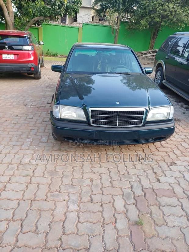 Mercedes-Benz W124 1995 Blue