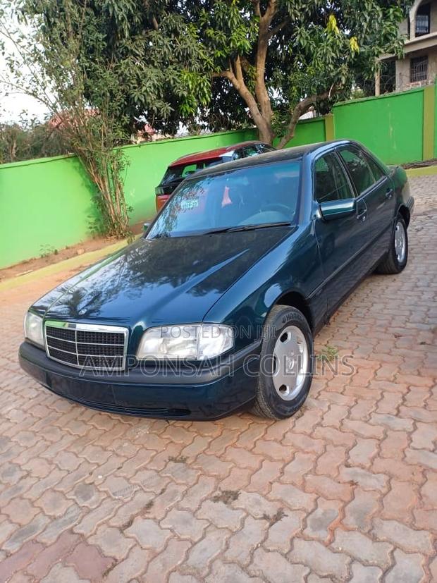 Mercedes-Benz W124 1995 Blue