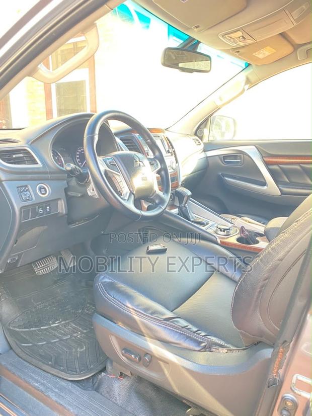 Mitsubishi Pajero Sport 2017 Gray